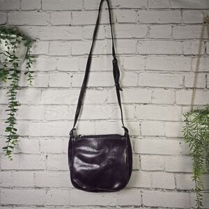 CHIC CROSSBODY LEATHER PURSE GLOSSY FINISH EGGPLANT COLORED LEATHER EUC